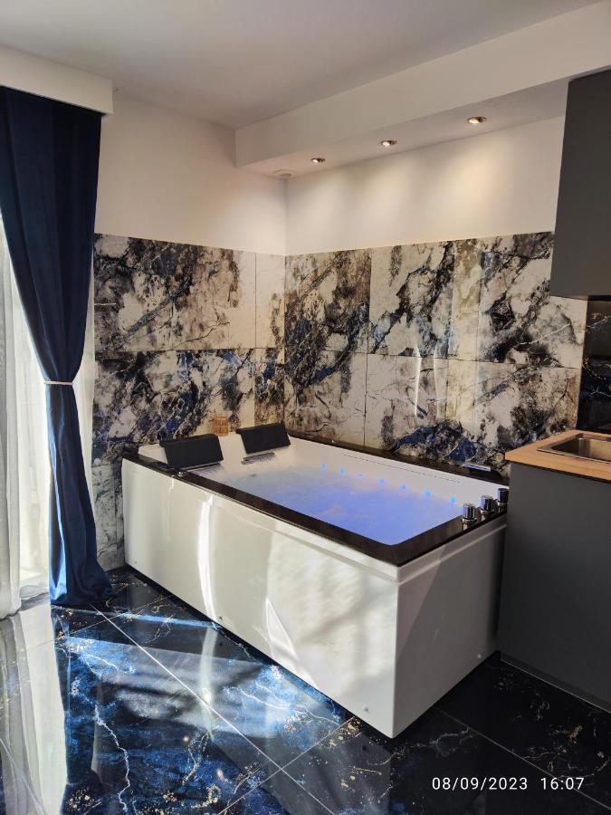Studio Avec Jaccuzzi Saintry-sur-Seine Exterior foto